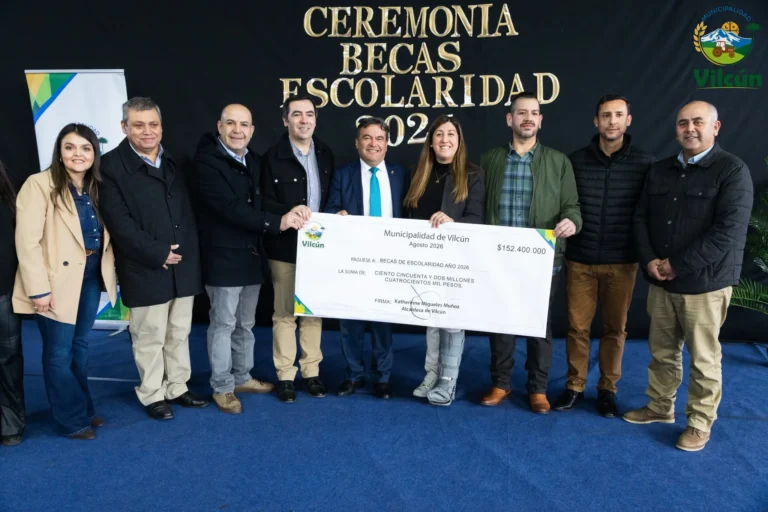 Municipalidad de Vilcún entrega más de 1.500 becas a estudiantes de educación media y superior por más de $152 millones.