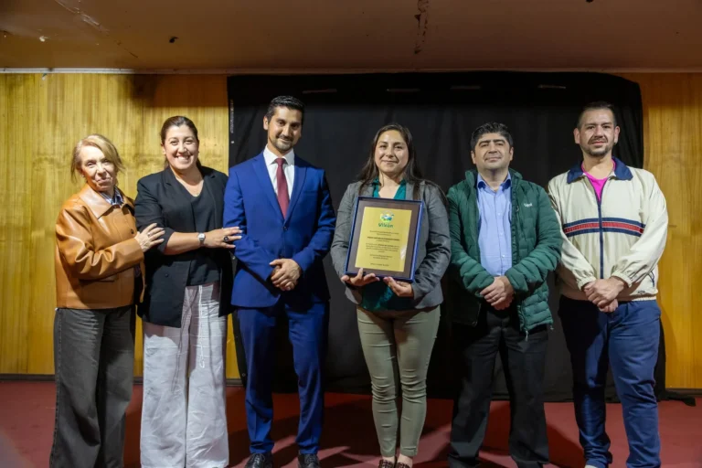 CEREMONIA DE RECONOCIMIENTO A DOCENTES Y ASISTENTES DE LA EDUCACIÓN EN VILCÚN.